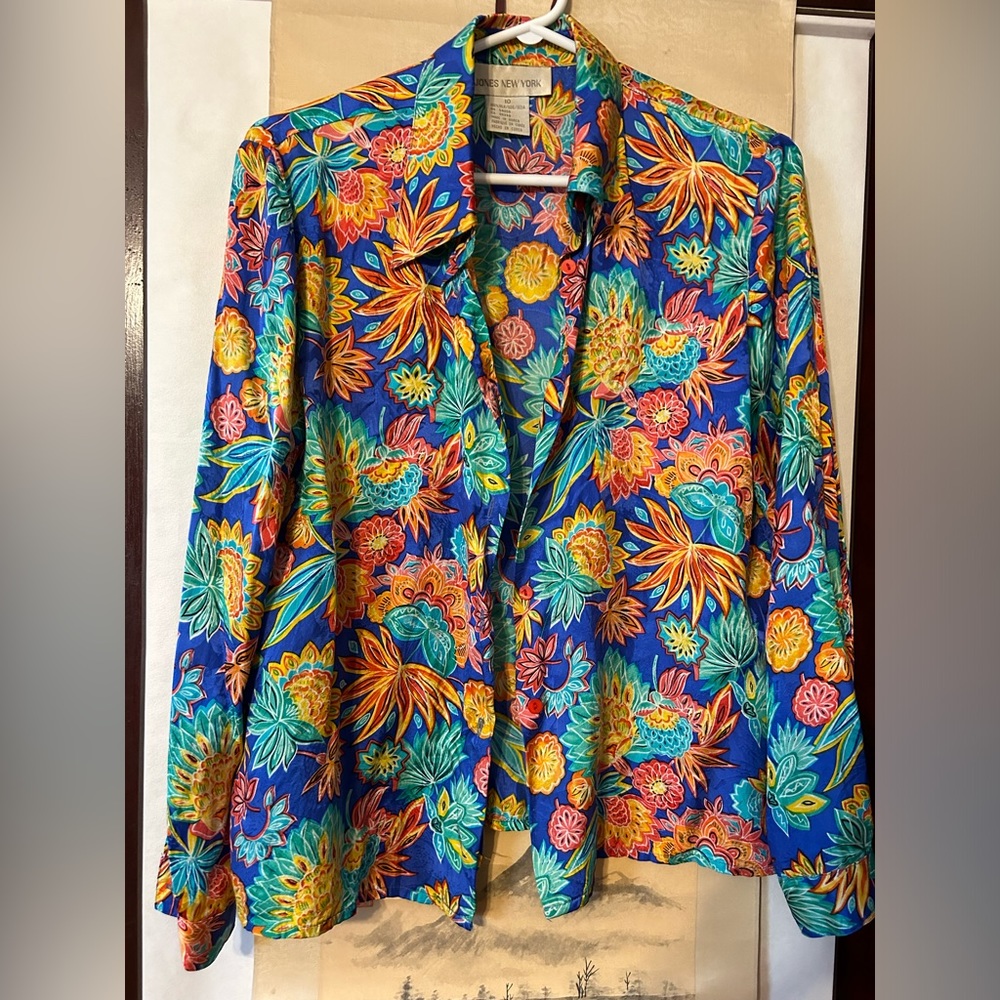 Vintage Jones New York 100% silk floral blouse, Sz 10